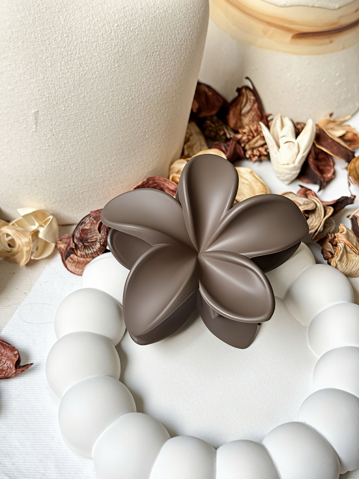 Soft Petal Blossom Claw