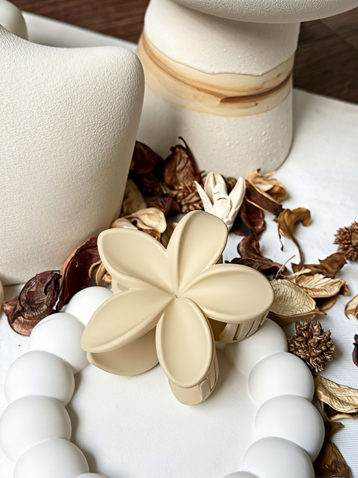 Soft Petal Blossom Claw