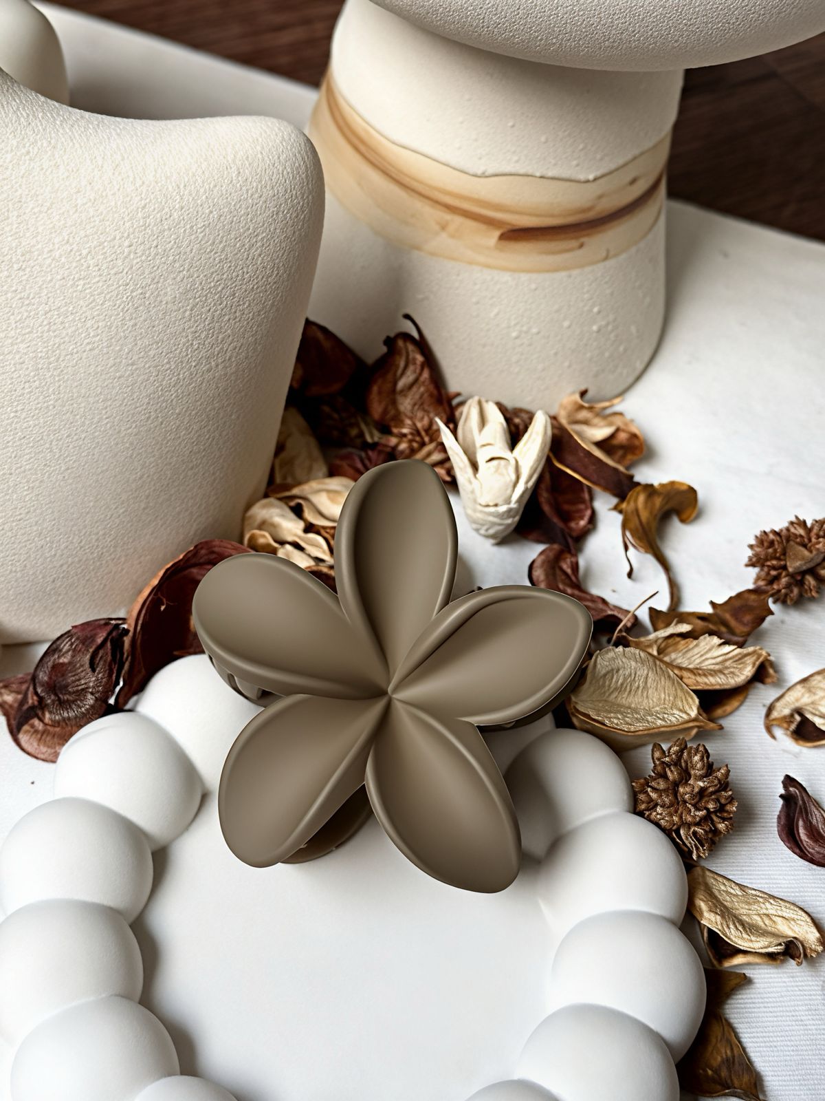 Soft Petal Blossom Claw